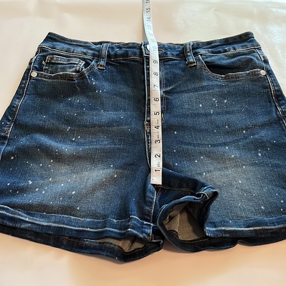 Judy Blue Cuffed High Rise Shorts Size L - Picture 6 of 16